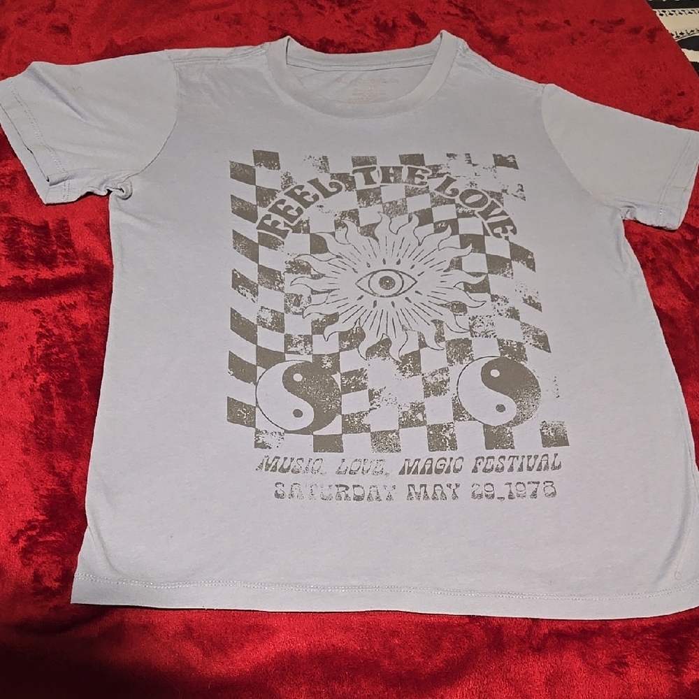 Feel The Love Graphic T-Shirt - Light Gray
